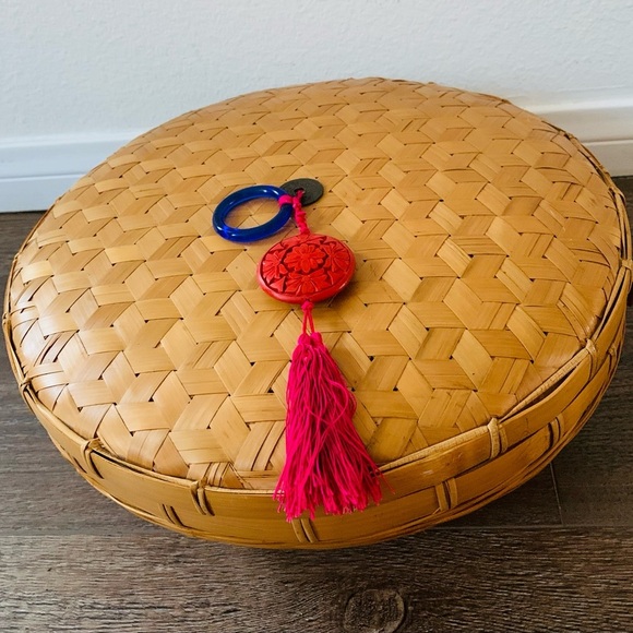 Handwoven basket - Picture 2 of 12